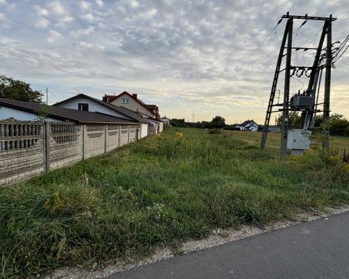 Działka budowlano-usługowa 1863 m2 w Święcicach.