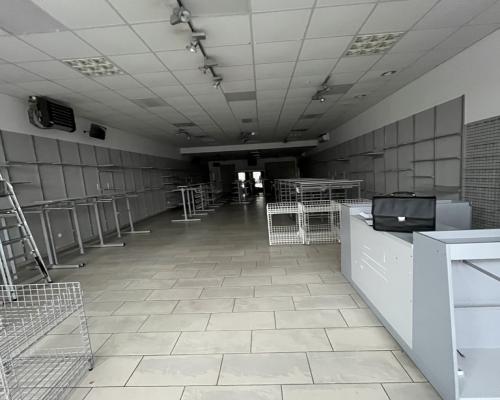Lokal handlowy 180 m kw.  w centrum Dęblina.