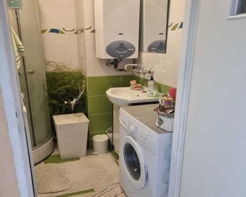 Mieszkanie usytuowane jest w centrum Świdnika. Posiada znakomity dostęp do terenów spacerowych oraz do licznych punktów handlow