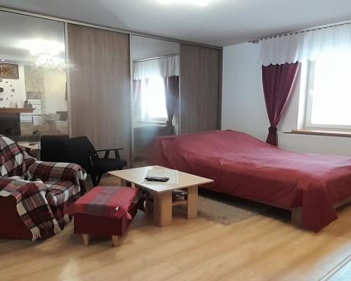 Zadbane gospodarstwo na przedmieściach Opola Lub.