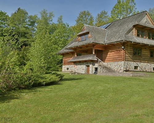 Piękny dom z bali przy lesie, w górach, dz.5799 m2