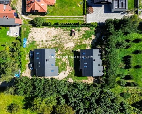 Na sprzedaż wyjątkowy dom położony u podn&oacute;ża Opactwa Benedyktyn&oacute;w w Krakowie. 

  Dom nr 1  -  Cena: 1 490 000 zł