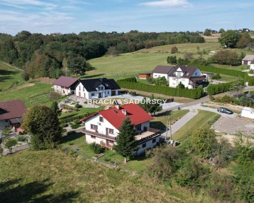 Dom jednorodzinny pod Myślenicami.