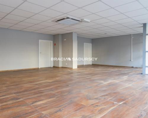 Lokal 135m2 front parter Kurdwanów
