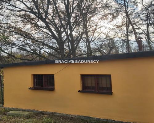 Chrzan&oacute;w, ul. Kolonia Fabryczna - do sprzedania garaż (z możliwym najemcą)  

  
Oferujemy garaż o powierzchni 26 m2 wra