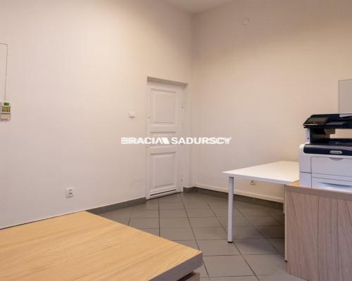 Lokal - ul. Floriańska - w oficynie kamienicy.