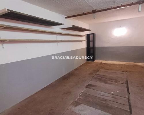 Garaz murowany ul. Spadochroniarzy