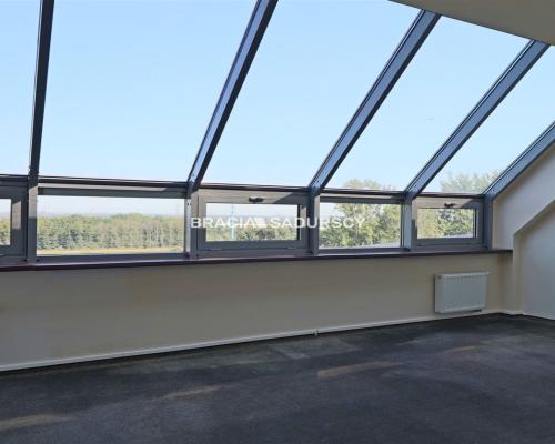 Kokotów, do wynajęcia lokal biurowo-ekspozycyjno-magazynowy - 326 m&sup2;  

 Oferujemy do wynajęcia przestronny lokal o powier