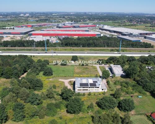Kokotów, do wynajęcia lokal biurowo-ekspozycyjno-magazynowy - 326 m&sup2;  

 Oferujemy do wynajęcia przestronny lokal o powier