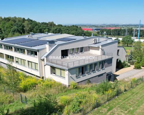 Kokotów, magazyn z częścią biurową 420 m2 - 10 500 zł.  
 
Do wynajęcia magazyn na parterze z powierzchnią biurową na II kondyg