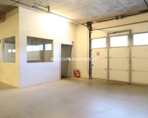 Kokotów, magazyn z częścią biurową 420 m2 - 10 500 zł.  
 
Do wynajęcia magazyn na parterze z powierzchnią biurową na II kondyg