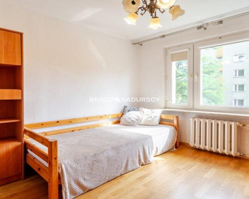 3 pok z osbną kuchnią ul. Zielińska.