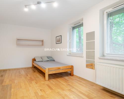 RUCZAJ  ZABORZE  - OBOZOWA    
 
 Polecamy interesujące mieszkanie o powierzchni 57,4 m2 składające się z :  
 
- trzech pokoi