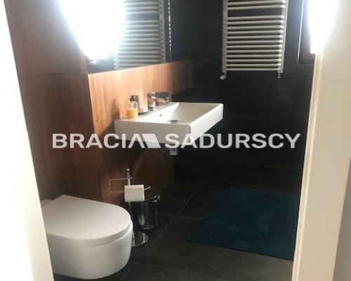 Atrakcyjny Apartament w Krakowie   
          KROWODRZA  GÓRKA- panorama/balkon-taras 22 m2  
 
Oferujemy na sprzedaż bardzo at