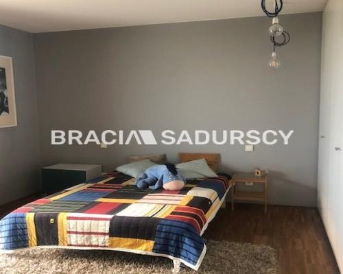 Atrakcyjny Apartament w Krakowie   
          KROWODRZA  GÓRKA- panorama/balkon-taras 22 m2  
 
Oferujemy na sprzedaż bardzo at