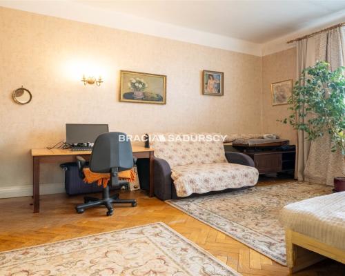 102m2, ścisłe Centrum, klimatycznie w kamienicy