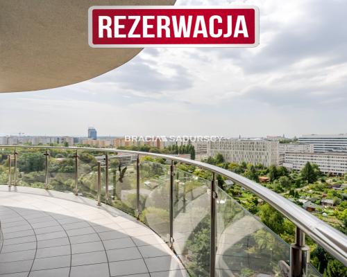 Grzegórzki Park z widokiem na panoramę Krakowa