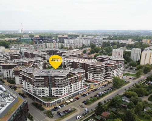 Grzegórzki Park z widokiem na panoramę Krakowa