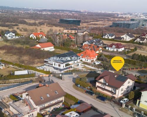 Duże mieszkanie, balkon, ogród,  blisko tramwaj