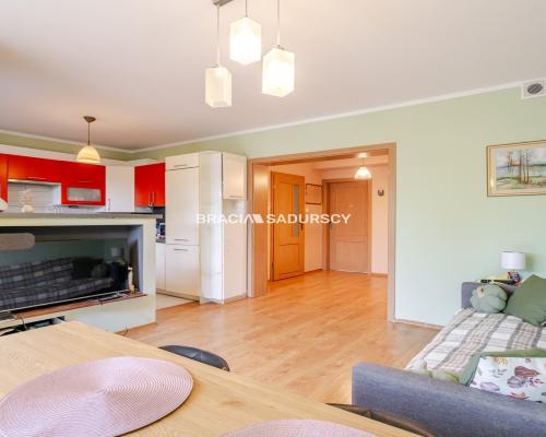 3 pokoje, duży balkon, komórka lokatorska, garaż