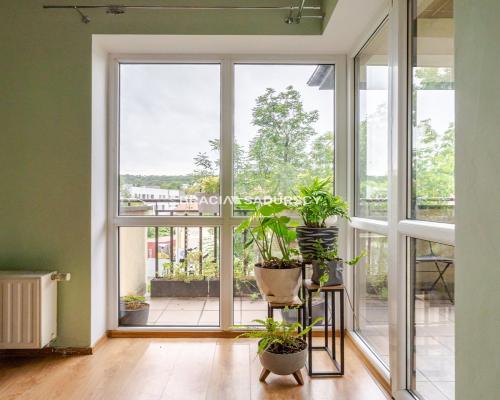 3 pokoje, duży balkon, komórka lokatorska, garaż