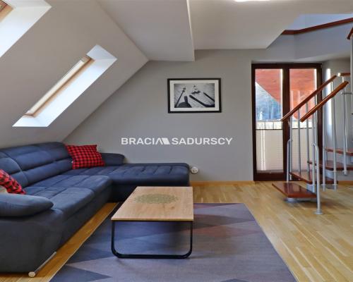 Dwupoziomowy Apartament z Widokiem na Giewont w Kościelisku   

 Oferujemy na sprzedaż przestronny, dwupoziomowy apartament z w