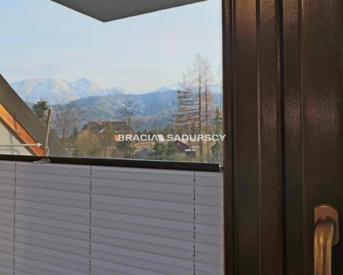 Dwupoziomowy Apartament z Widokiem na Giewont w Kościelisku   

 Oferujemy na sprzedaż przestronny, dwupoziomowy apartament z w