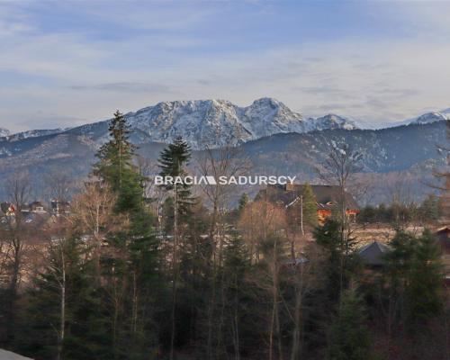 Dwupoziomowy Apartament z Widokiem na Giewont w Kościelisku   

 Oferujemy na sprzedaż przestronny, dwupoziomowy apartament z w