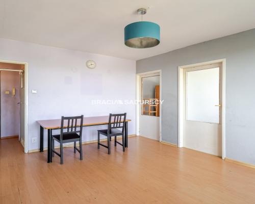 M-3 3 POK. 43 M2 BALKON PIWNICA NOWA HUTA WIDOK