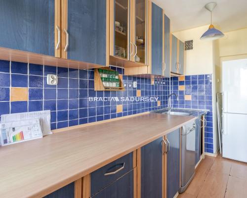 M-3 3 POK. 43 M2 BALKON PIWNICA NOWA HUTA WIDOK