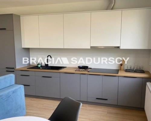 🏡  Na sprzedaż: nowe mieszkanie 42 m&sup2;, Kalwaria Zebrzydowska  

 ✨  Nowoczesne 2-pokojowe, umeblowane mieszkanie z dużym b