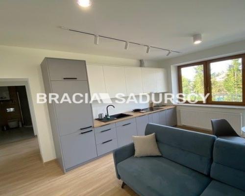 🏡  Na sprzedaż: nowe mieszkanie 42 m&sup2;, Kalwaria Zebrzydowska  

 ✨  Nowoczesne 2-pokojowe, umeblowane mieszkanie z dużym b