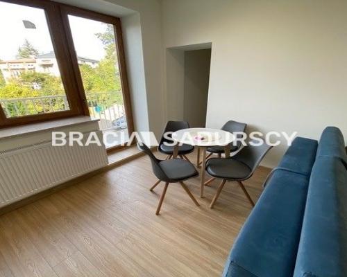 🏡  Na sprzedaż: nowe mieszkanie 42 m&sup2;, Kalwaria Zebrzydowska  

 ✨  Nowoczesne 2-pokojowe, umeblowane mieszkanie z dużym b