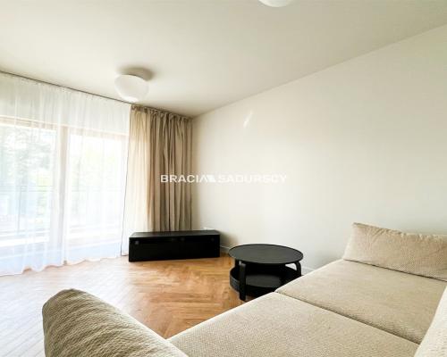 Nowoczesne studio na wynajem – umeblowane, balkon