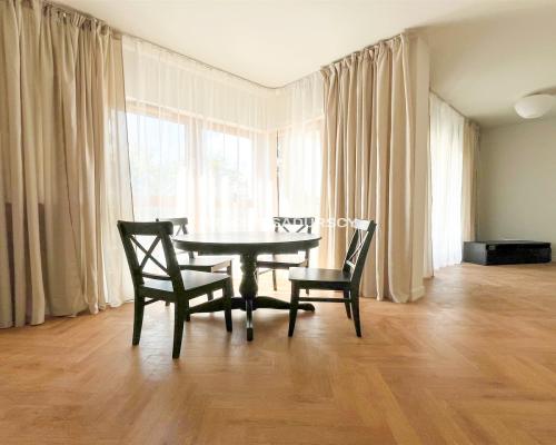 Nowoczesne studio na wynajem – umeblowane, balkon