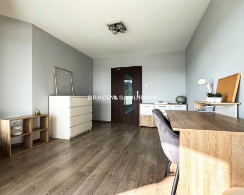 3 pok. oddzielne sypialnie, 2 balkony + duży salon