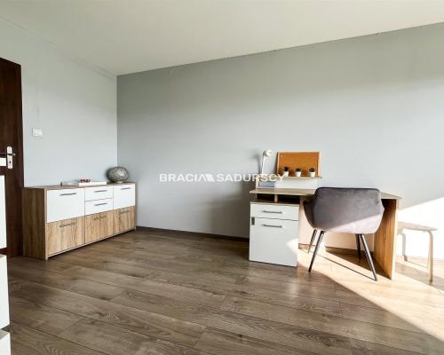 3 pok. oddzielne sypialnie, 2 balkony + duży salon