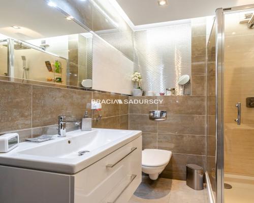 3 pok. oddzielne sypialnie, 2 balkony + duży salon