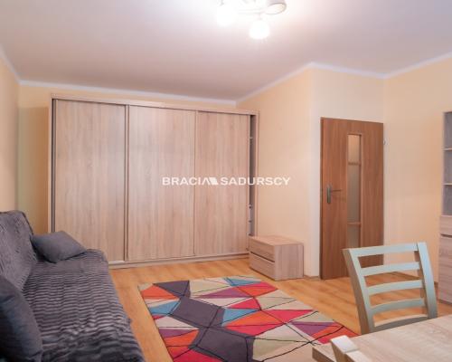 1-POK + KUCHNIA 31M2 OS WILLOWE NOWA HUTA PIWNICA