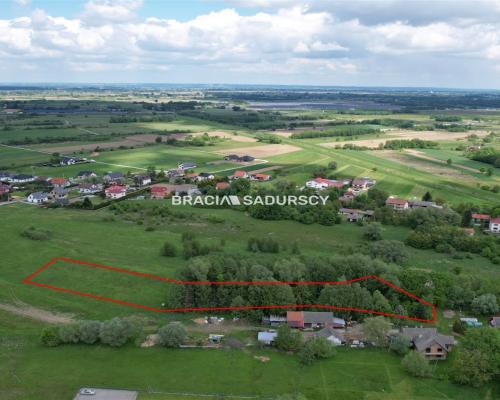 D  ziałka budowlana w Krzeczowie k/Bochni   
 
Oferujemy na sprzedaż działkę budowlaną w Krzeczowie gm. Rzezawa o powierzchni 6