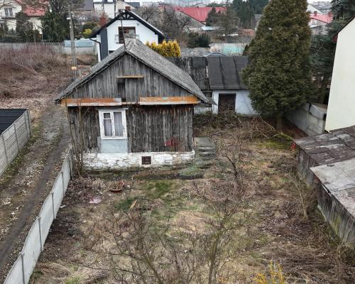 Dom z potencjałem - działka 362 m² w Staszów
