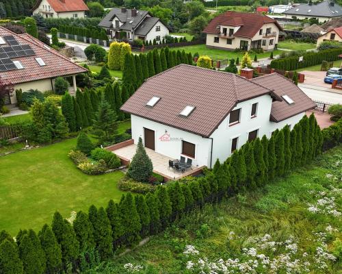Dom z pięknym ogrodem i tarasem – Piaseczna Górka, blisko Kielc