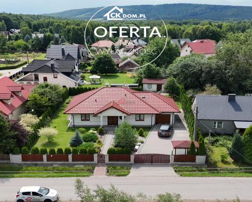 Dom z ogrodem w spokojnej okolicy – Ćmińsk