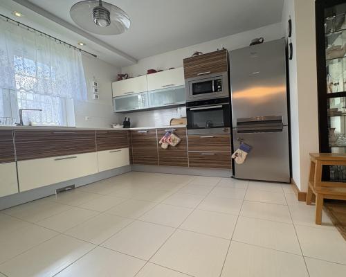 Dom z ogrodem w spokojnej okolicy – Ćmińsk
