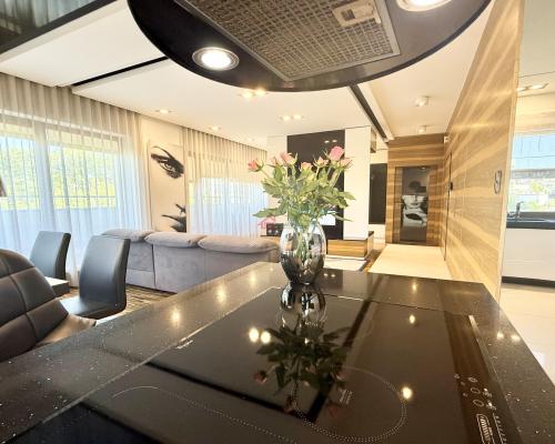 &lt;b&gt;Biuro Nieruchomości Ckdom prezentuje na sprzedaż prestiżowy apartament 56 m w topowej lokalizacji Kielc PROMENADA SOLN