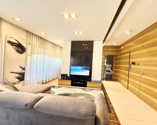&lt;b&gt;Biuro Nieruchomości Ckdom prezentuje na sprzedaż prestiżowy apartament 56 m w topowej lokalizacji Kielc PROMENADA SOLN