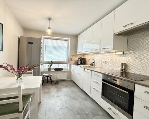 Komfortowe 2-pokojowe mieszkanie w apartamentowcu Baranówek