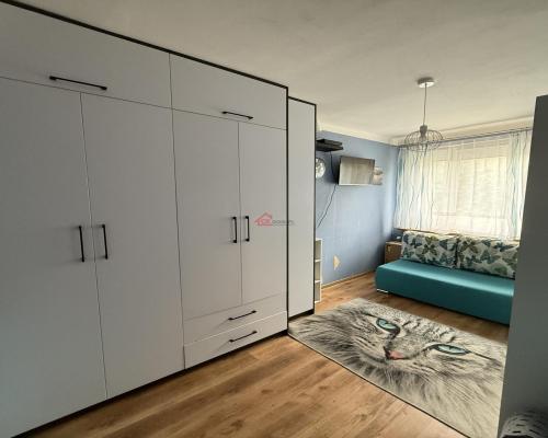 Na sprzedaż – 2-pokojowe mieszkanie 46 m², parter – widok na Góry Świętokrzyskie