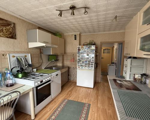 Na sprzedaż – 2-pokojowe mieszkanie 46 m², parter – widok na Góry Świętokrzyskie