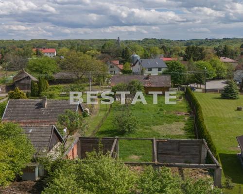 Tylko u nas! 
 
Przedmiotem sprzedaży jest dom wolnostojący, położony w  Mikołajowicach  o powierzchni użytkowej około 70 m2.
